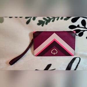 💯 Authentic Kate Spade New York Kourtney Multi Pink Chevron Wristlet